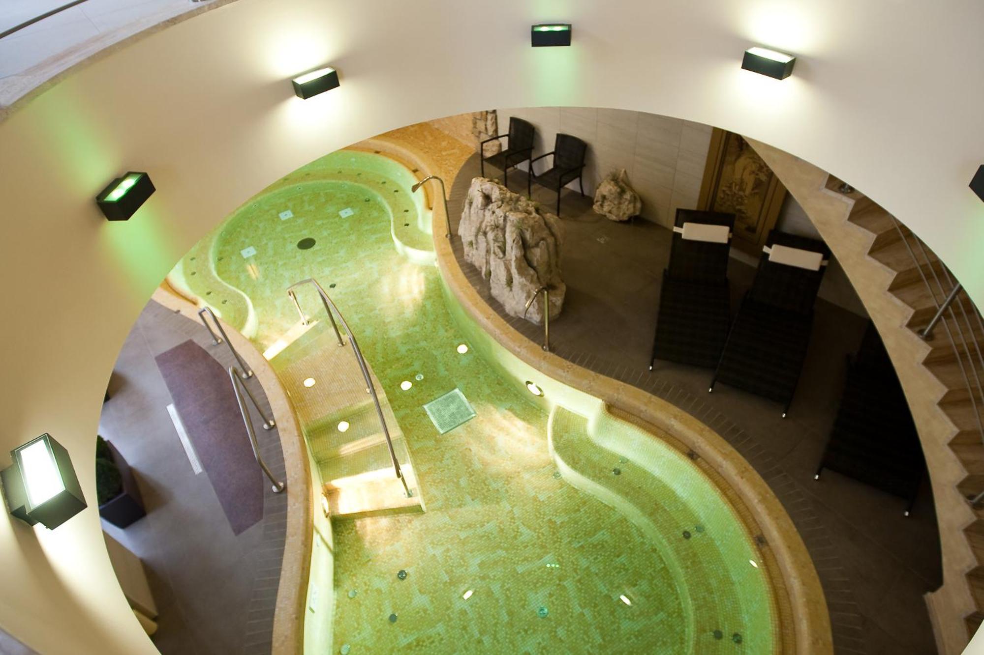 Belvaros Resort Apartman & Spa Székesfehérvár المظهر الخارجي الصورة